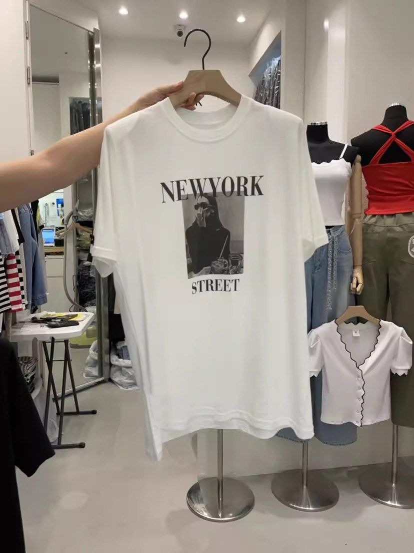 Street Fashion New York 2026 - New York Street Fashion Girl Grafische